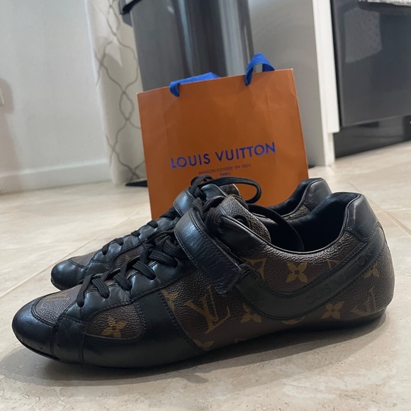 Louis Vuitton Men's Sneakers - Picture 3 of 11